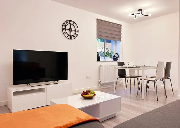 Modern 3 Bedroom House, Free Parking In Oxford