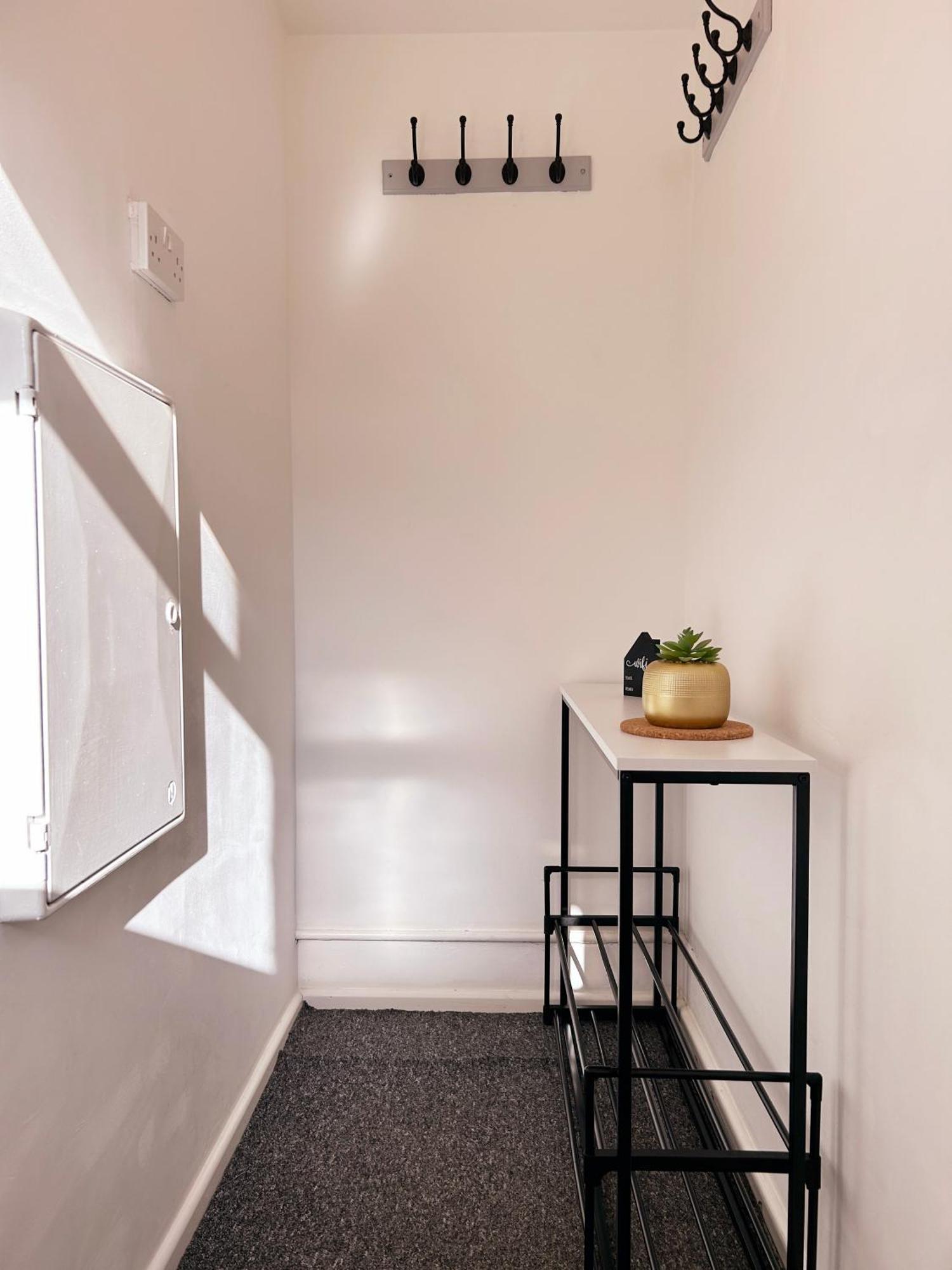 Modern 3 Bedroom House, Free Parking In Oxford *
