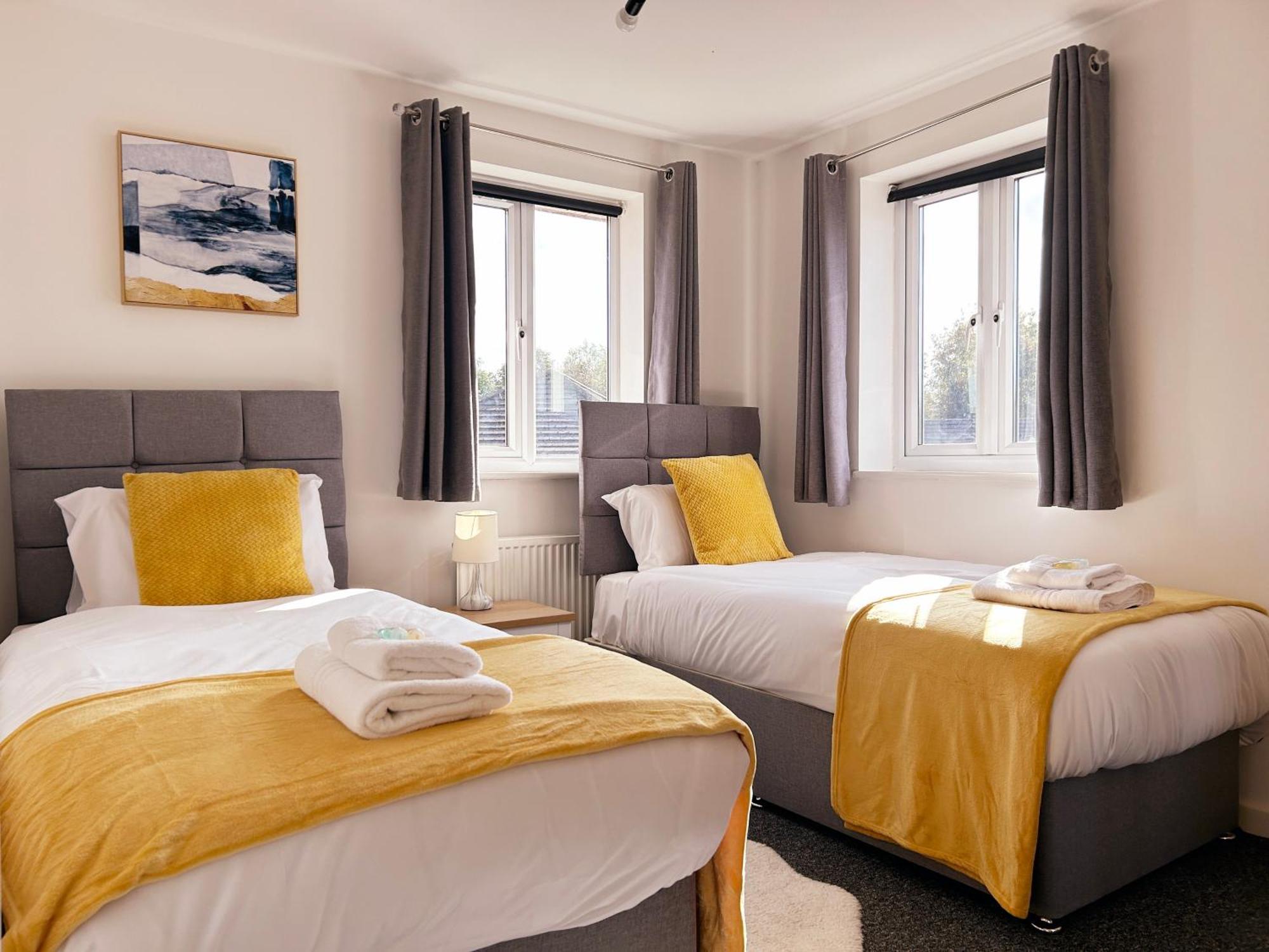 Modern 3 Bedroom House, Free Parking In * Оксфорд